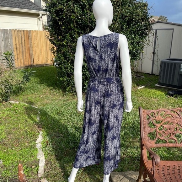 💋NWT Halston Flared Legs Tie Waist Print Scoop Neck Jumpsuit - Picture 6 of 13